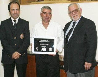 Pedro Barros (Direco da FPG), Sebastio Gil (treinador da seleco nacional) e Jos Antnio Moreira (secretrio geral da FPG)